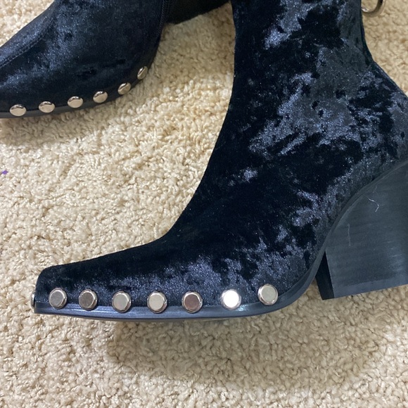 Jeffrey Campbell brand NEW Warren velvet studded ankle boots cowboy style 5.5 - Picture 3 of 8